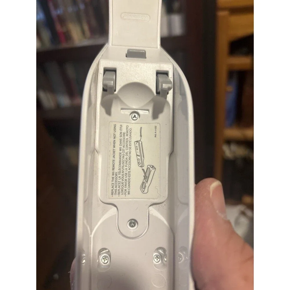 Nintendo Wii Accessory Bundle Zapper 3 Jackets 2 AV Cables White Excellent